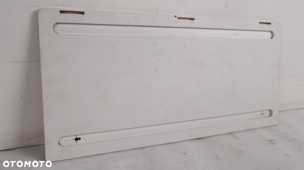 KAMPER PRZYCZEPA KEMPINGOWA ZAMKNIĘCIE KRATKI WENTYLACYJNEJ LODÓWKI  48 CM X 22,3 CM - 3