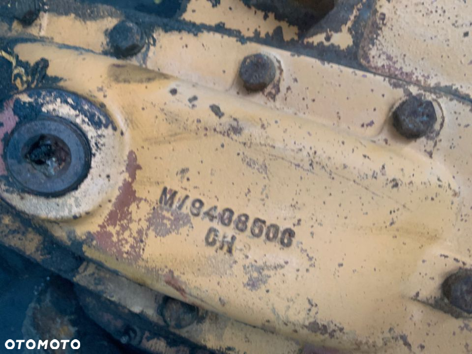 RH 953977 Zwolnica 57230RH tylnego mostu napędowego do CASE 580 G - 4