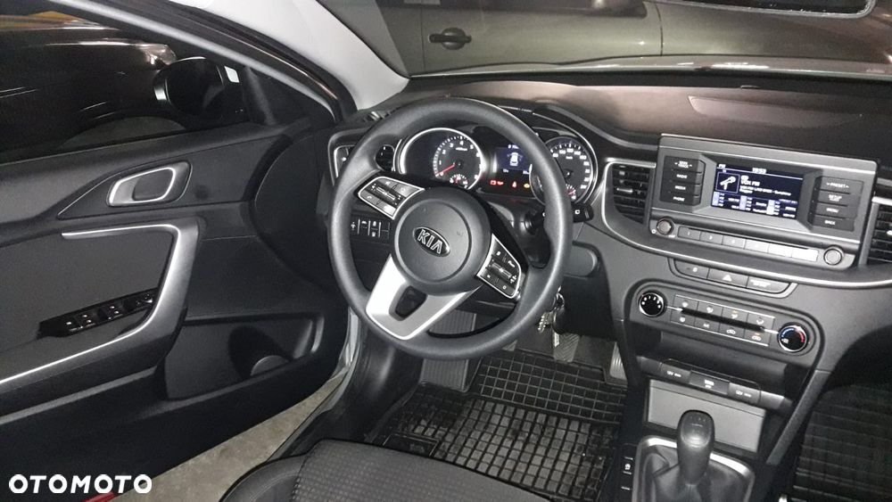 Kia Ceed - 10