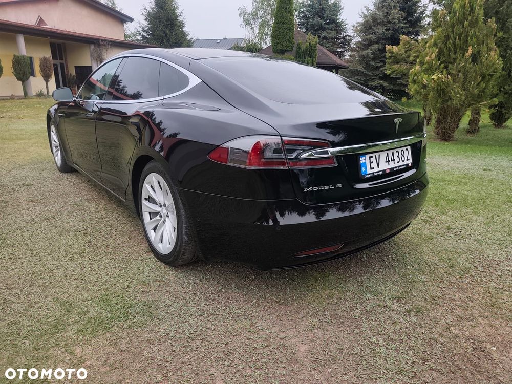 Tesla Model S - 7