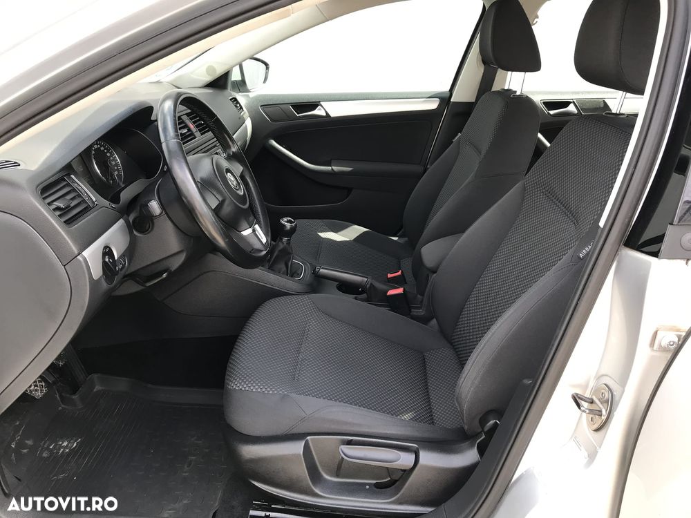 VOLKSWAGEN Jetta 2011 — imagine 17