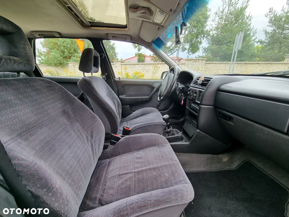 Opel Vectra 1.6 GLS - 12