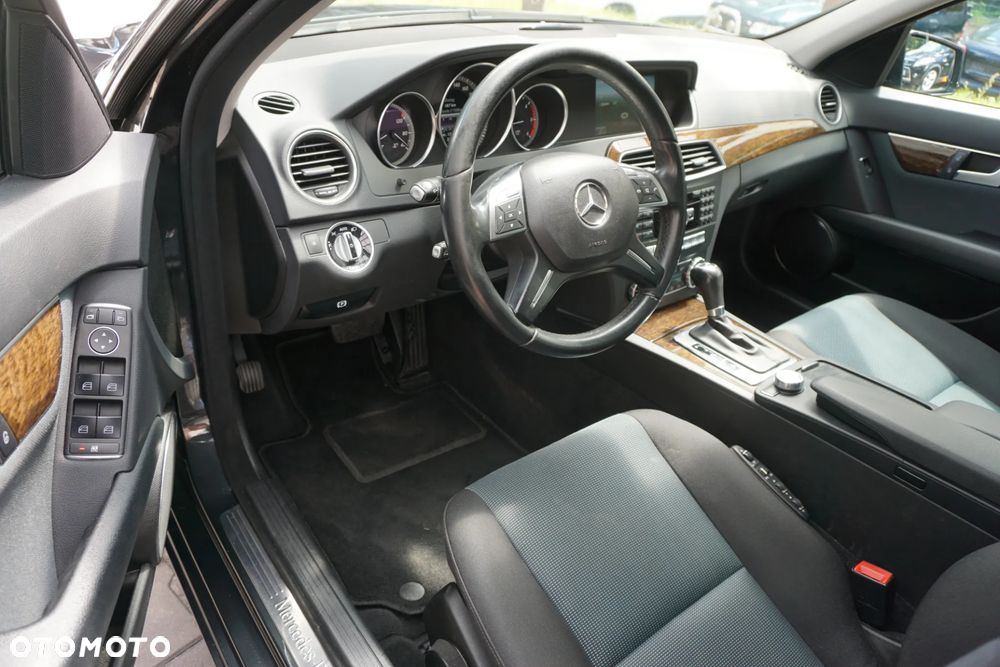 Mercedes-Benz Klasa C 220 CDI DPF Automatik BlueEFFICIENCY Special Edition - 9