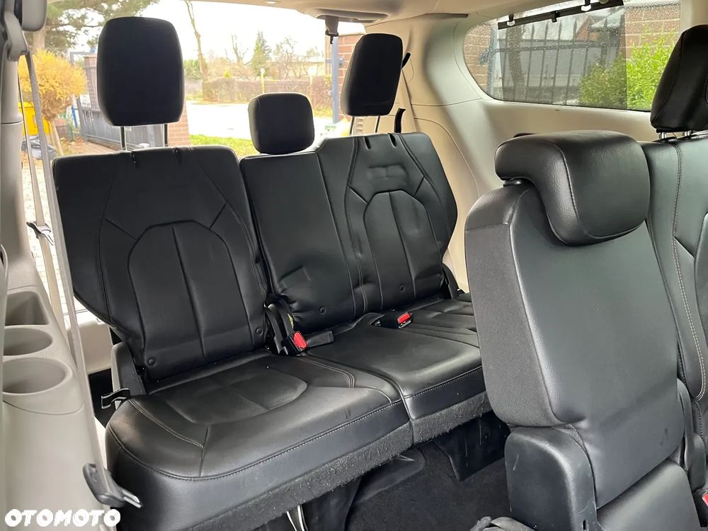 Chrysler Pacifica - 23