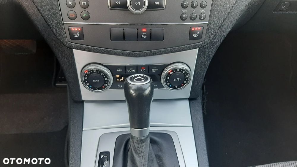 Mercedes-Benz Klasa C 180 T BlueEFFICIENCY 7G-TRONIC Avantgarde - 23