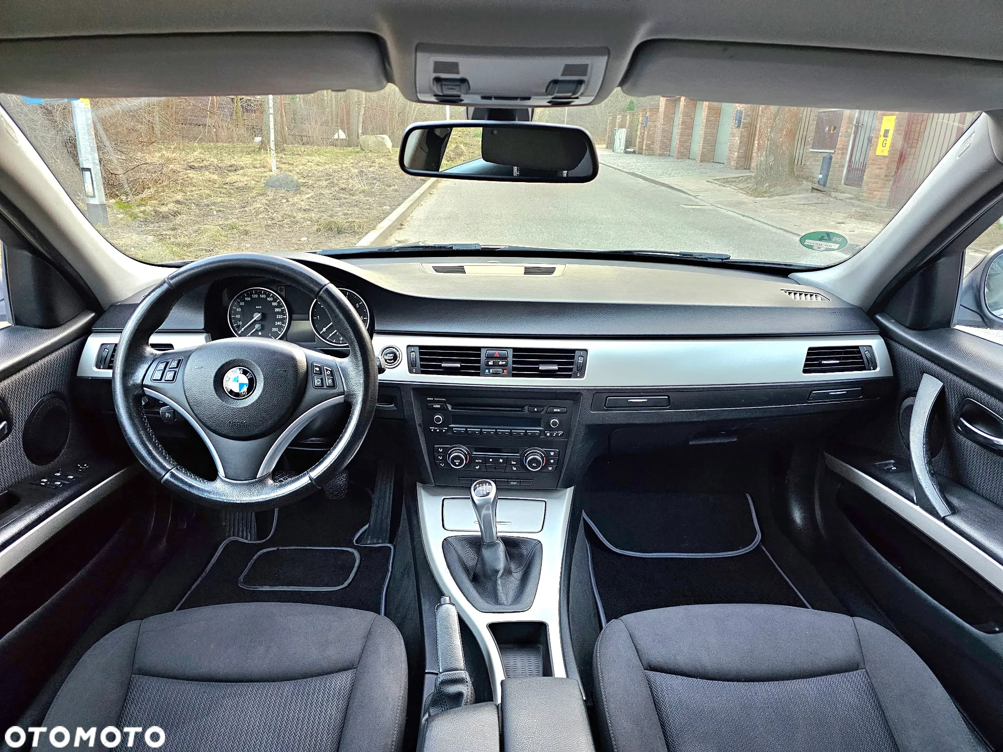 BMW Seria 3 318i Touring - 9