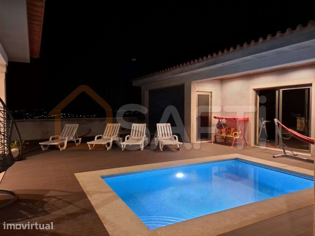 Casa térrea com piscina - Grande imagem: 3/27