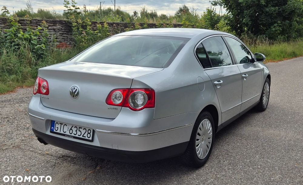 Volkswagen Passat 2.0 FSI Comfortline - 4