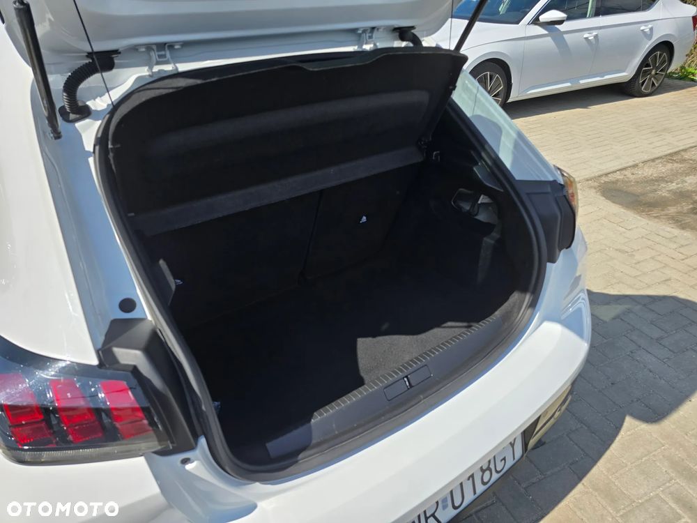Peugeot 208 - 18