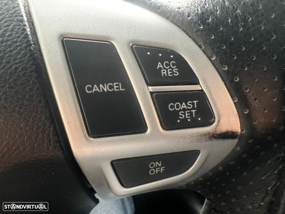 Mitsubishi Outlander 2.0 DI-D Intense 4WD - 30