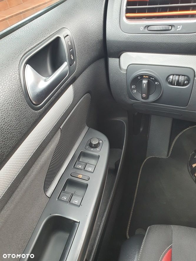 Volkswagen Golf 1.6 TDI DPF BlueMotion Technology MATCH - 16