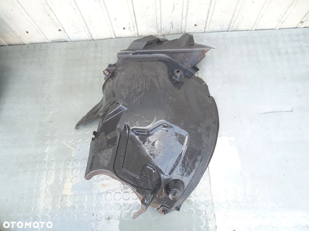 MB C W204 Nadkole przod lewe 2046904730 tylna część