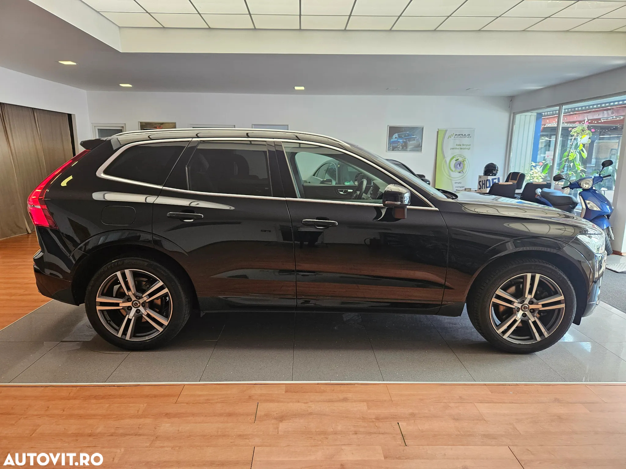 Volvo XC 60 B4 MHEV AT8 FWD Momentum Pro - 4