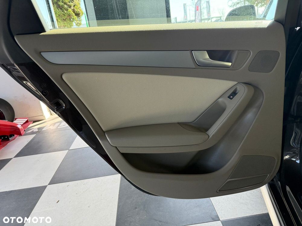 Audi A4 Allroad - 11