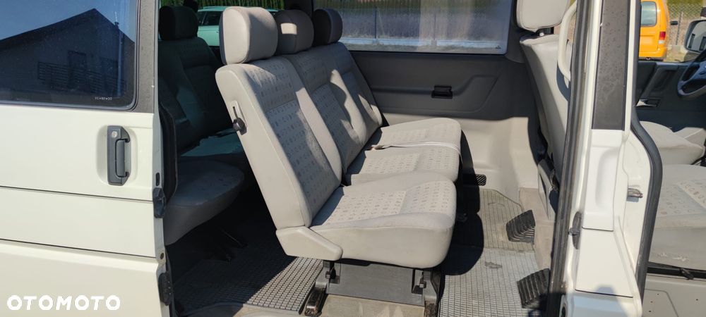 Volkswagen Caravelle - 4