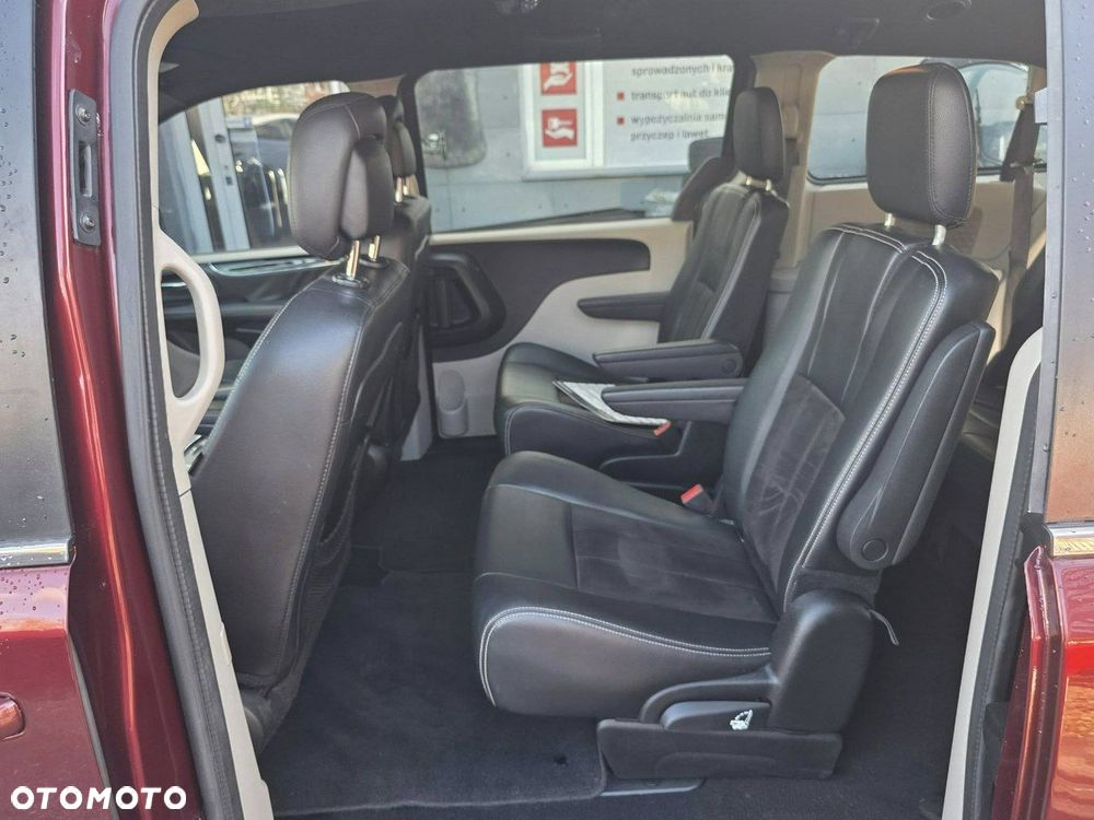 Dodge Grand Caravan - 25