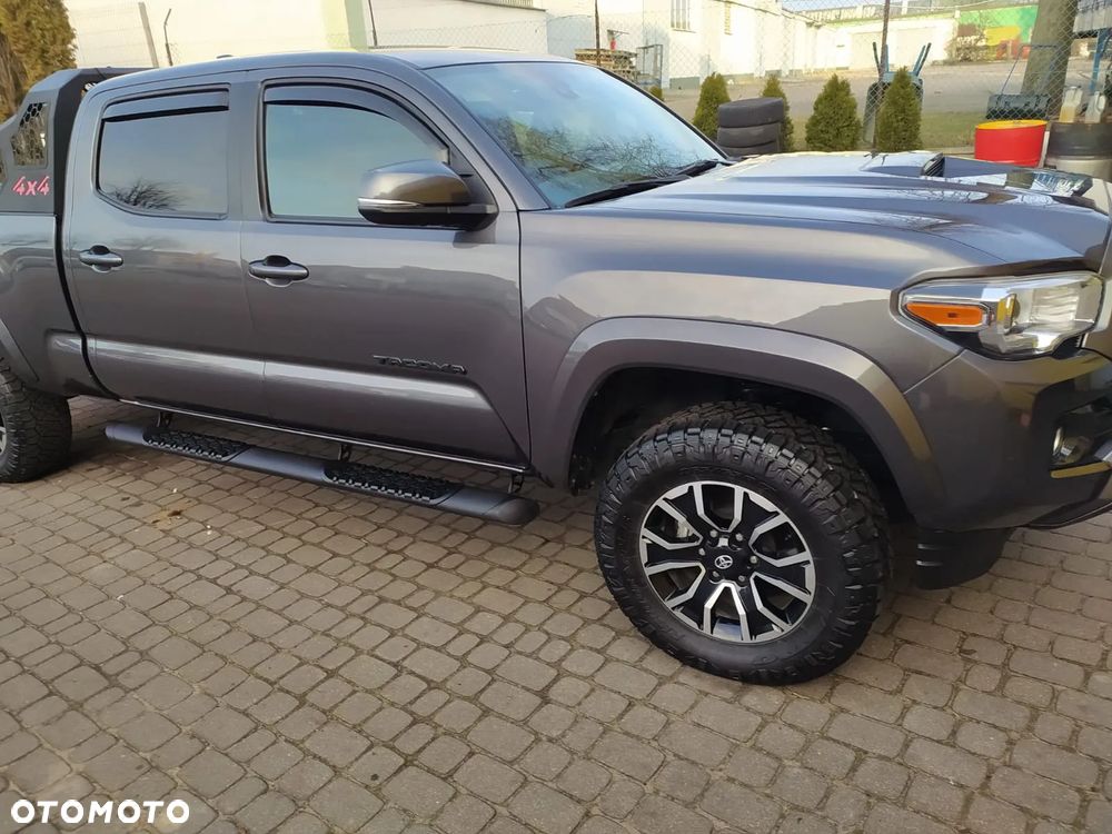 Toyota Tacoma - 24