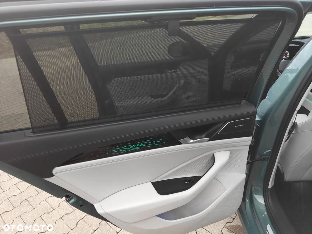 Volkswagen Passat - 12