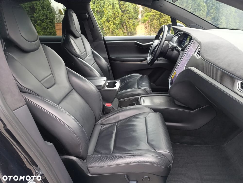 Tesla Model X - 5