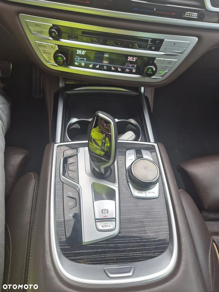 BMW Seria 7 750Li xDrive - 18