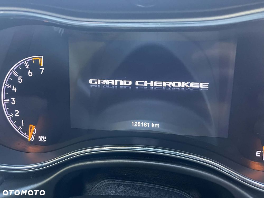 Jeep Grand Cherokee - 12