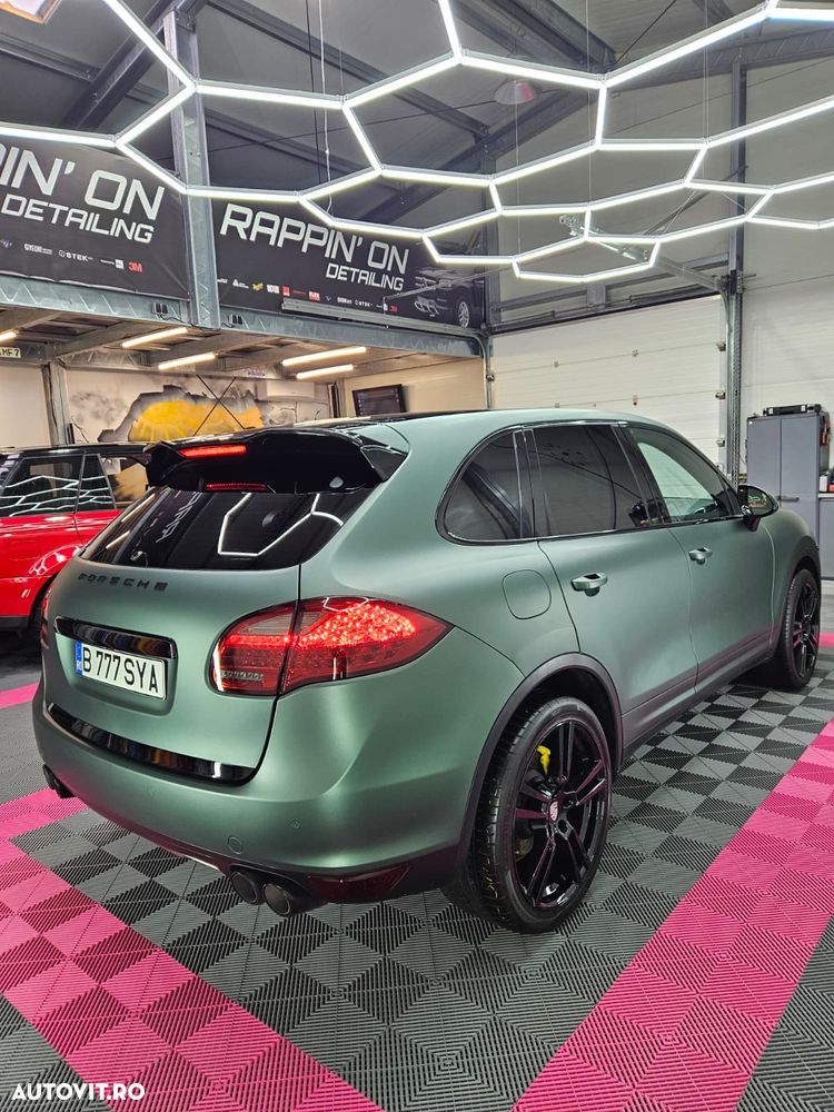 Porsche Cayenne 3.0 L V6 - 8