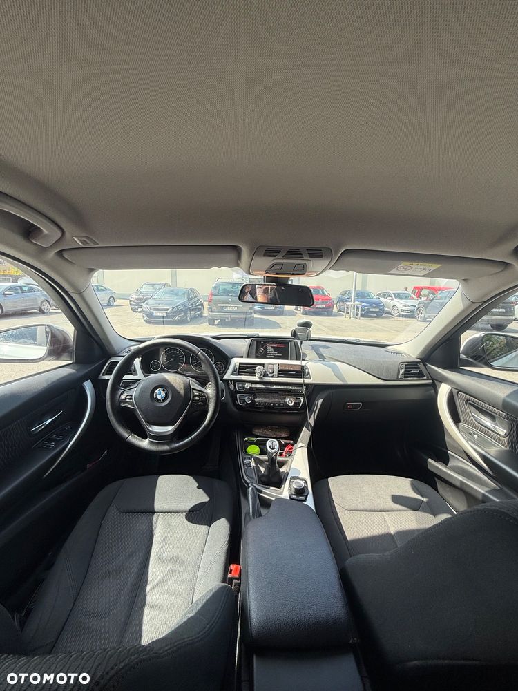 BMW Seria 3 318i - 5