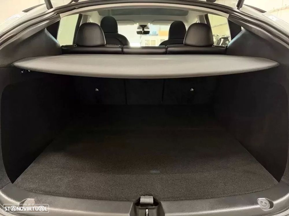 Tesla Model Y Long Range Dual Motor AWD - 13