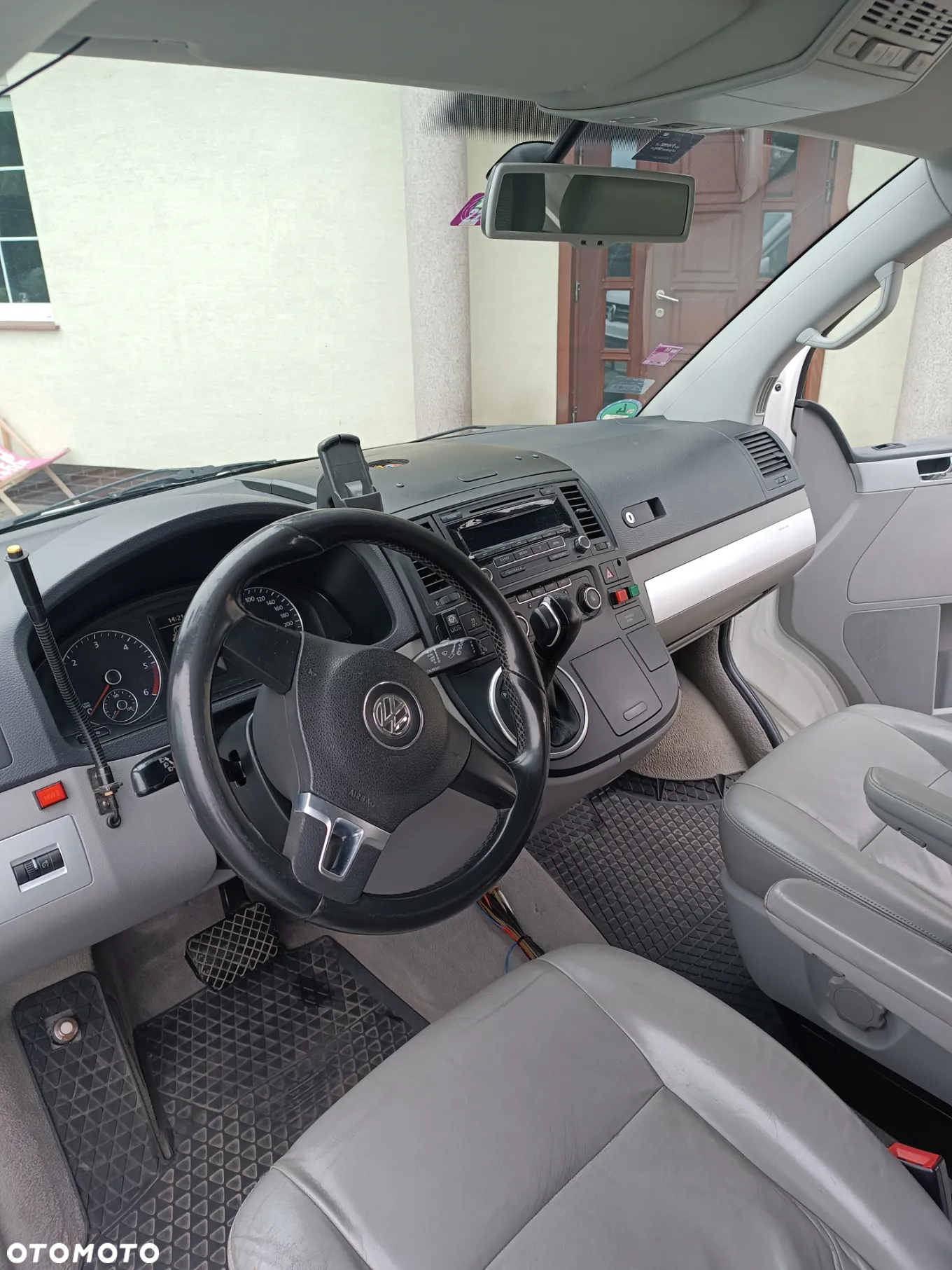 Volkswagen Multivan - 13