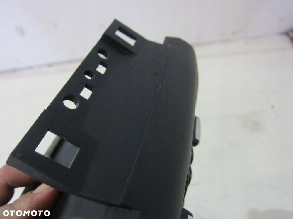 BMW X3 F25 X4 F26 KRATKA WLOTU NAWIEWU POWIETRZA TYLNA TYŁ 9200888 - 6