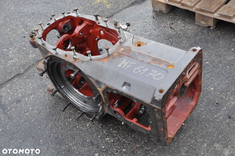 OBUDOWA MOSTU TYŁ ARES  MASSEY FERGUSON 6170 0300B04 - 2