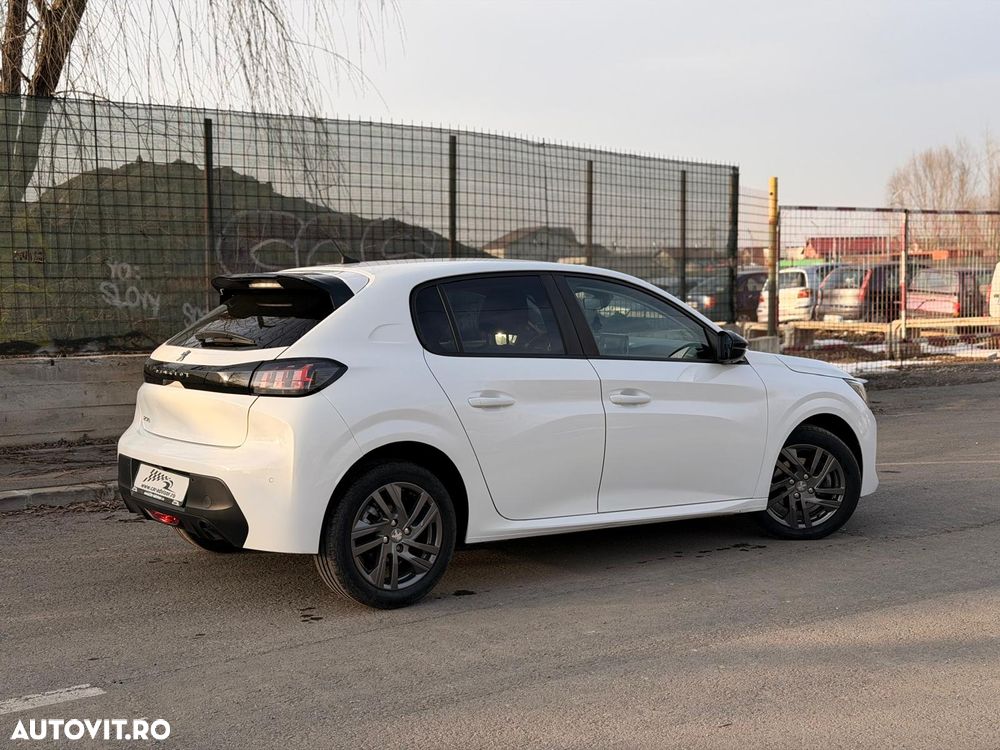 Peugeot 208 1.2 L PureTech STT EAT8 Allure - 3