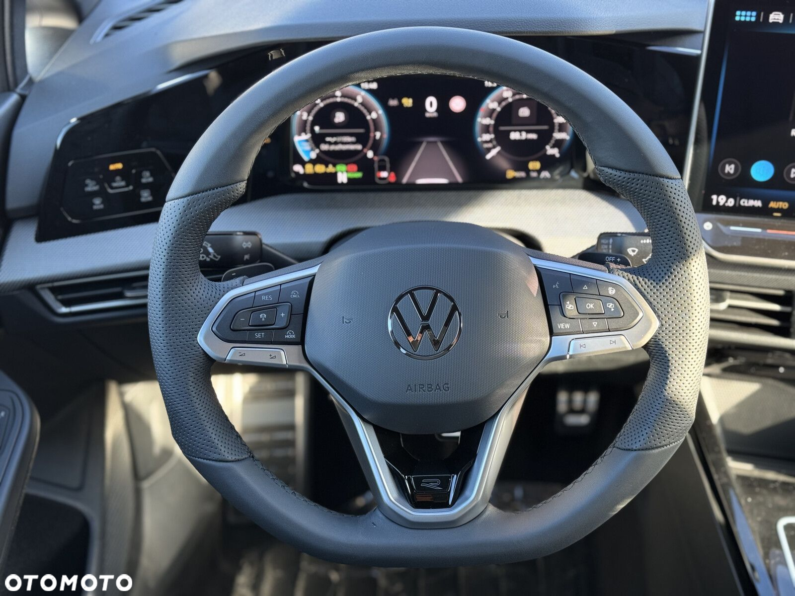 Volkswagen Golf - 23