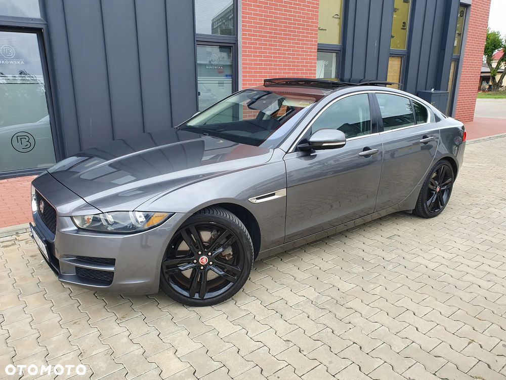 Jaguar XE - 4