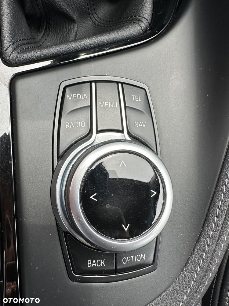 BMW X1 sDrive18d Sport Line - 11