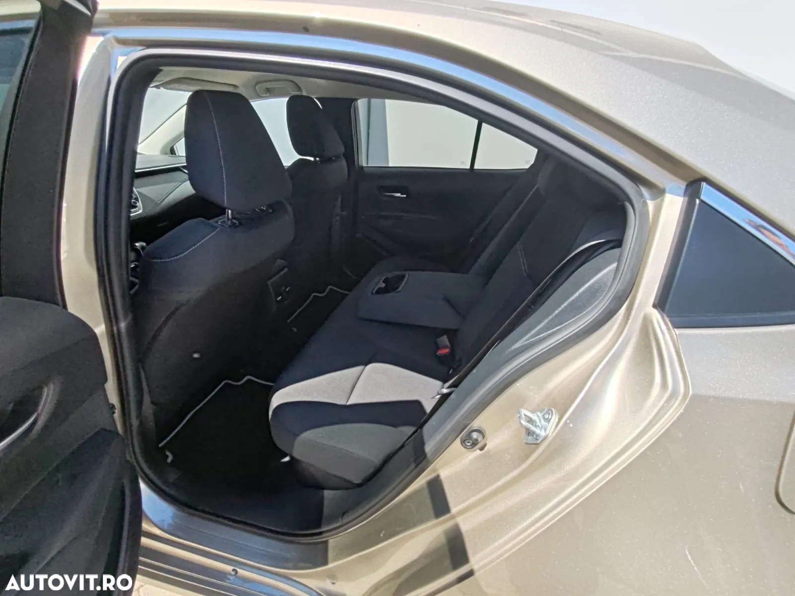 Toyota Corolla 1.8 HSD Dynamic - 5