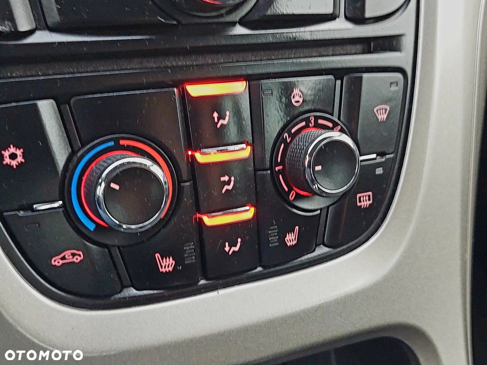 Opel Astra 1.4 T Cosmo - 17