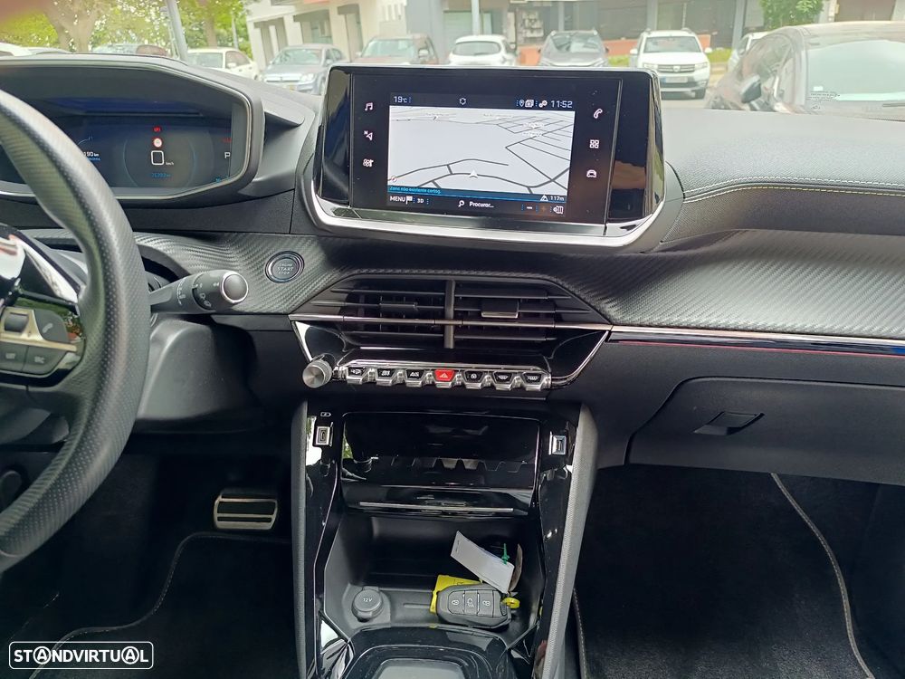 Peugeot 2008 PureTech 130 EAT8 GT - 31