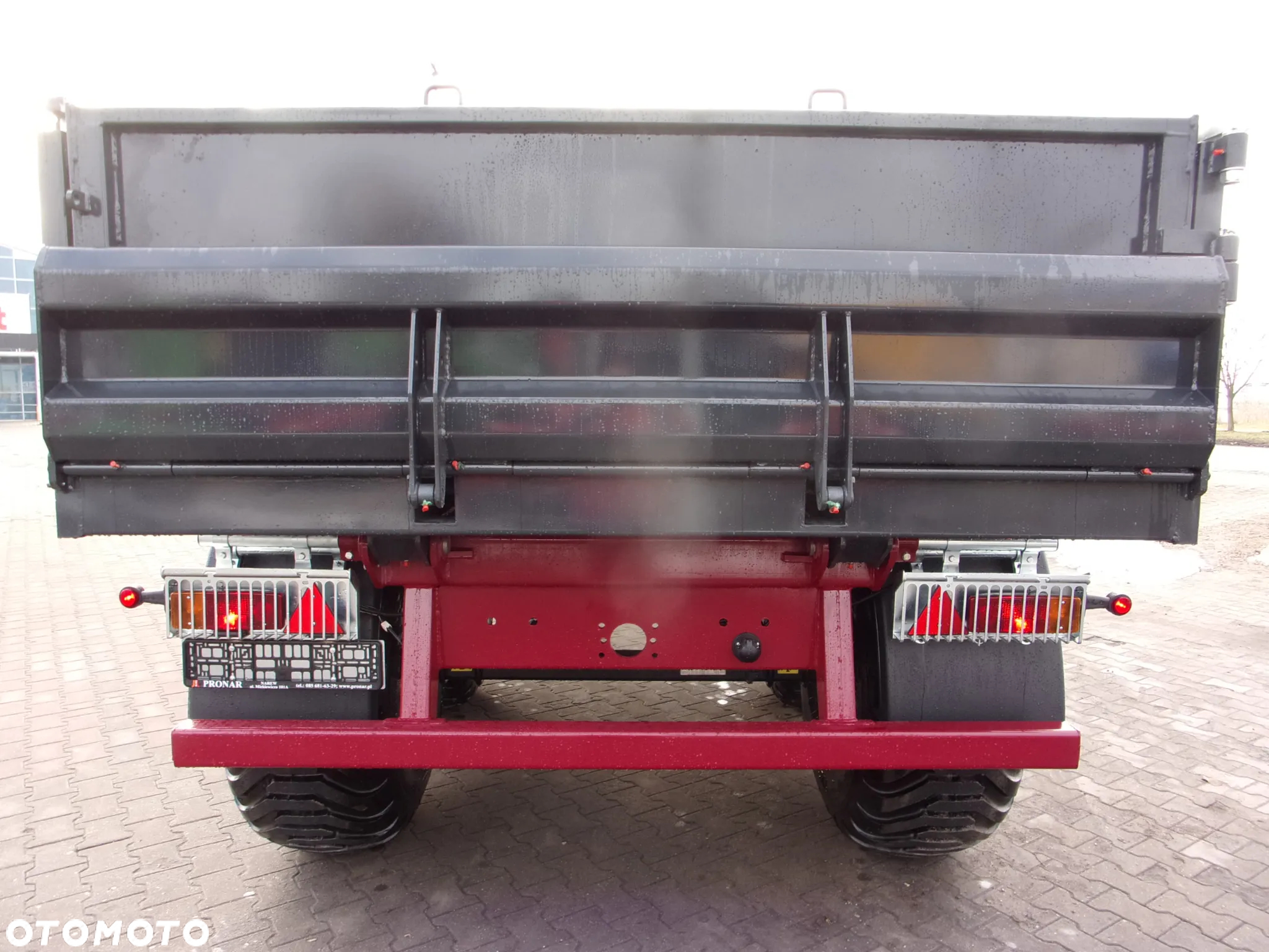 Pronar Przyczepa budowlana T679/2 kamieniarka 12 ton, sprawdza się znakomicie podczas transportowania gruzu, kamieni, żwiru i innych materiałów lub odpadów budowlanych używanych przy budowach i rozbiórkach - 4