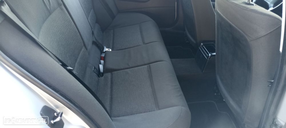 BMW 318 d Touring - 13