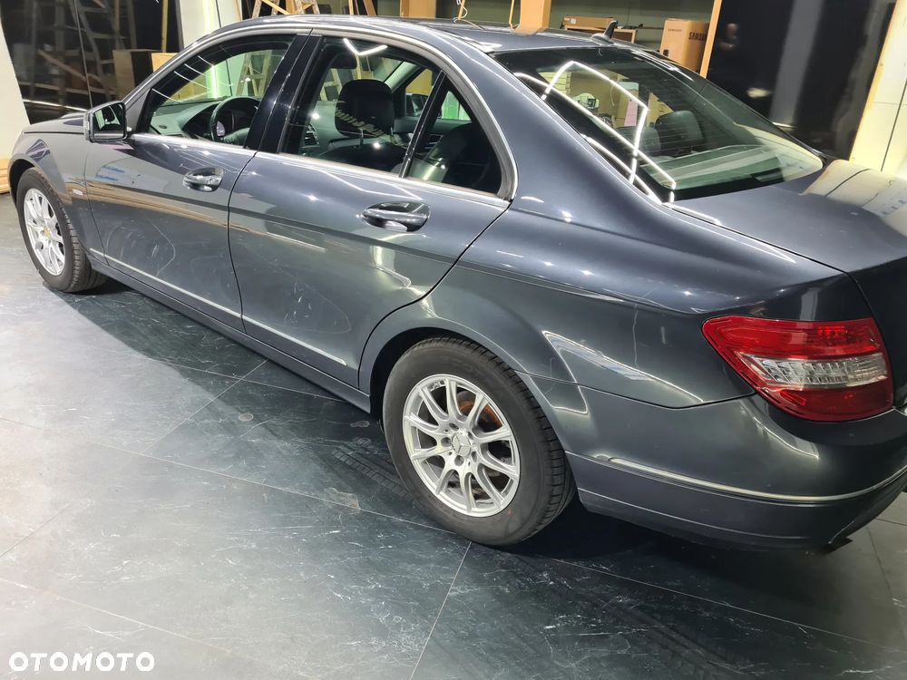 Mercedes-Benz Klasa C 180 BlueEFFICIENCY Avantgarde - 24