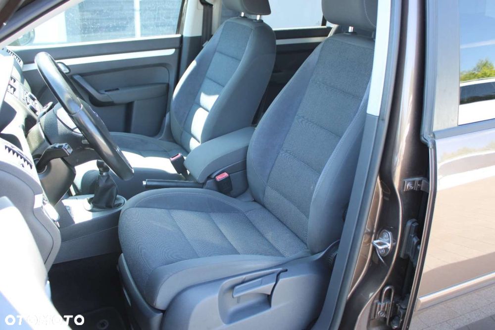 Volkswagen Touran - 16