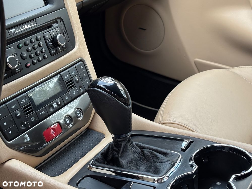 Maserati GranTurismo S Automatik - 12