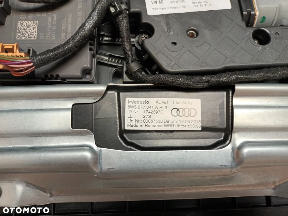 Audi  A4 B9 8W SEDAN szyberdach 8W5877041A bezowa  blenda 72 km - 6