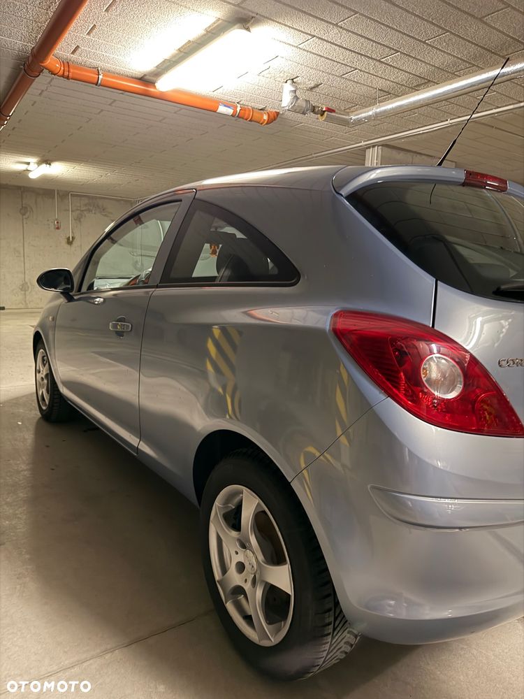 Opel Corsa 1.4 16V Cosmo - 9