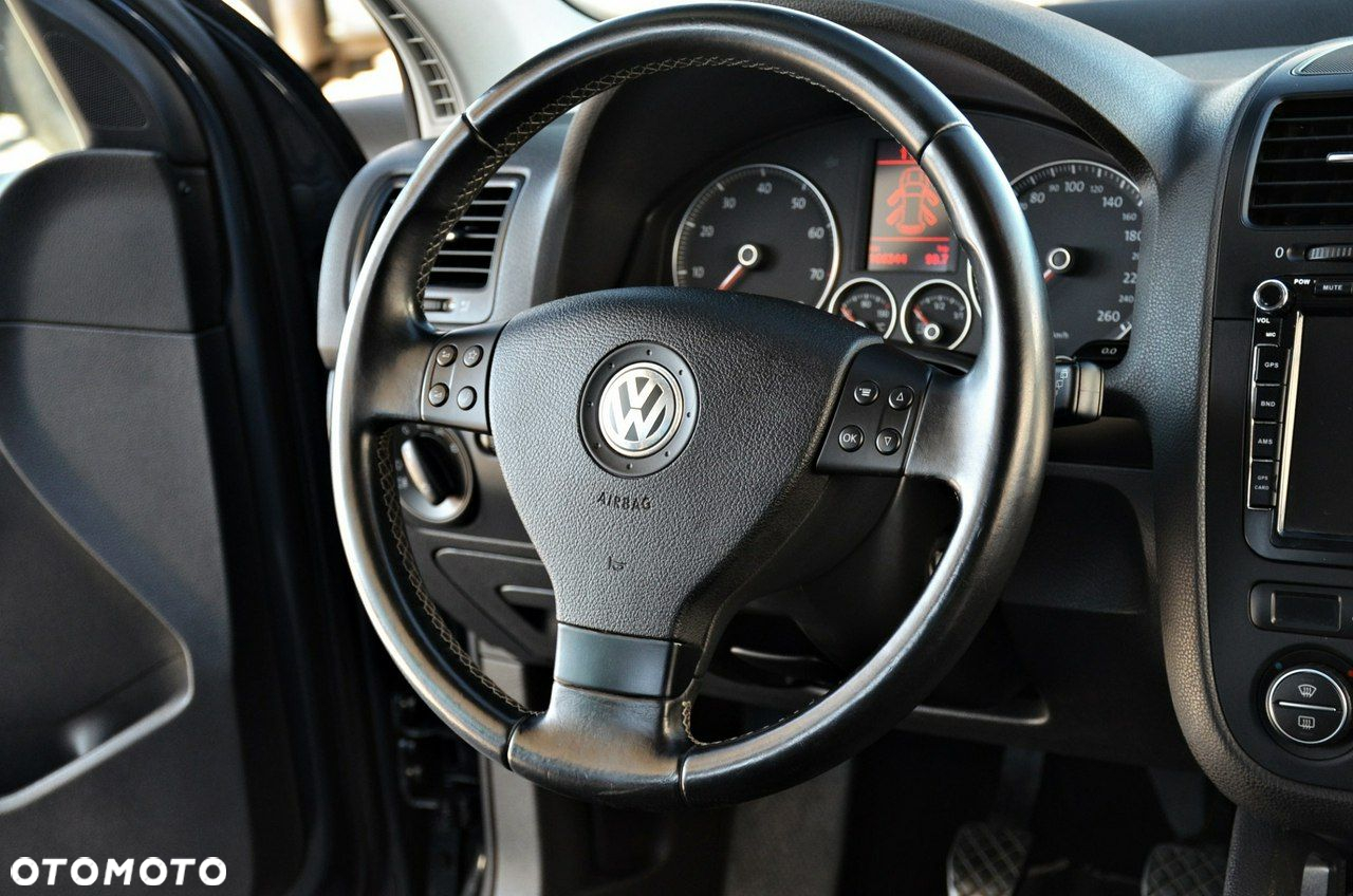Volkswagen Golf - 28