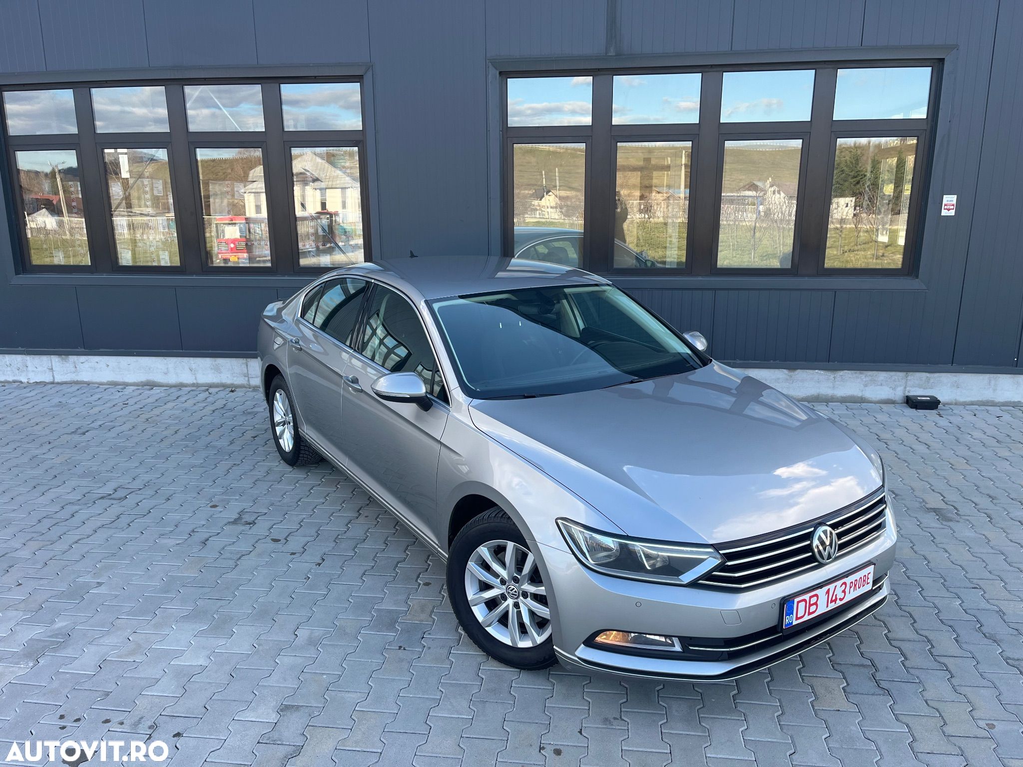 Volkswagen Passat 1.6 TDI (BlueMotion Technology) DSG Comfortline - 1