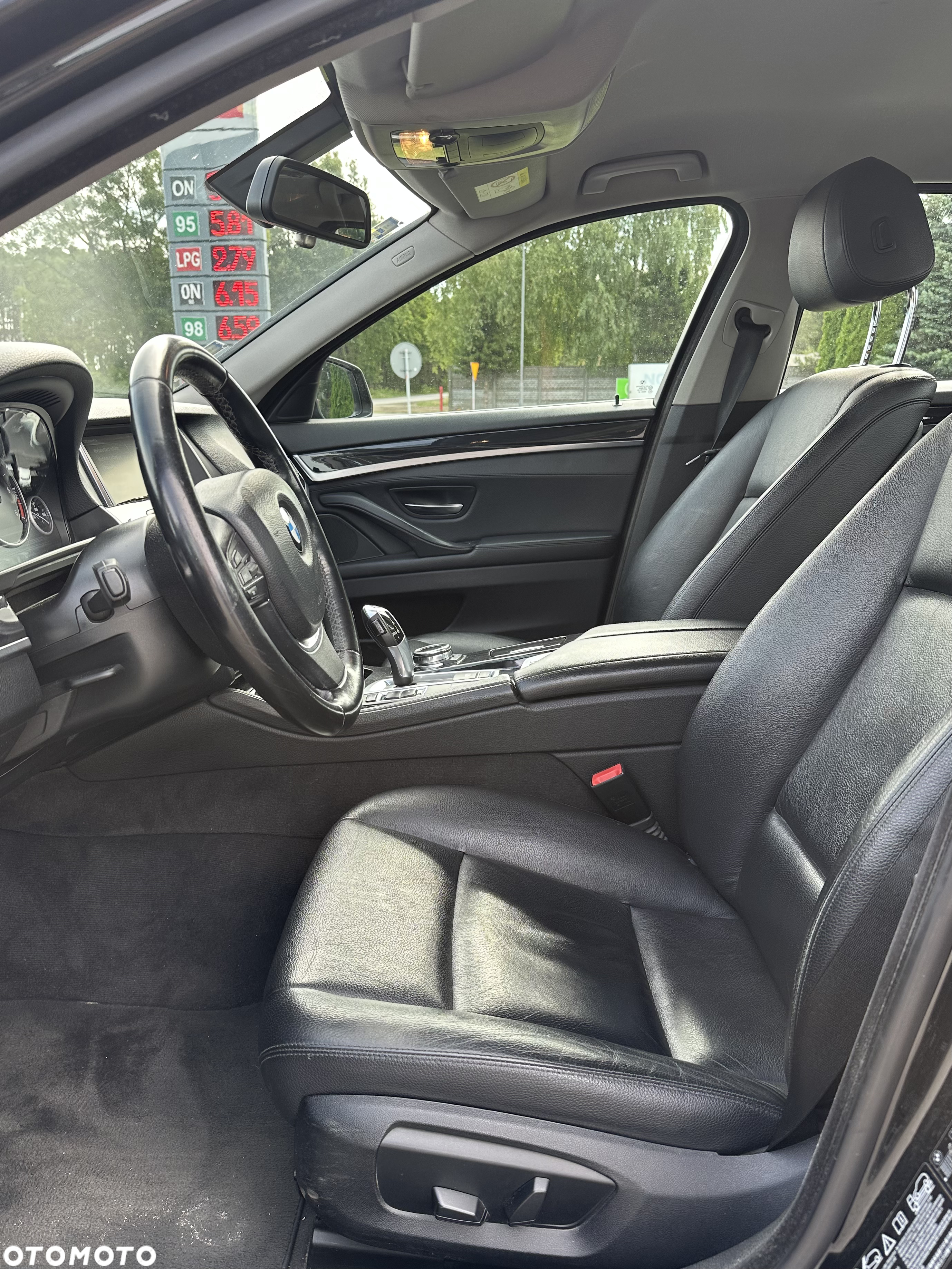 BMW Seria 5 525d xDrive - 11