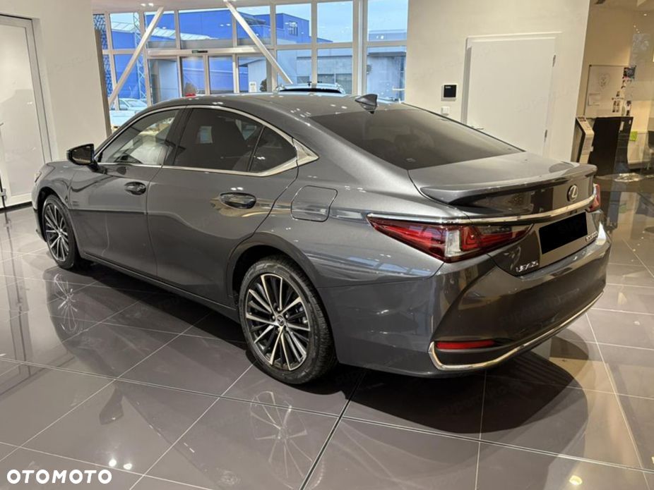 Lexus ES - 3