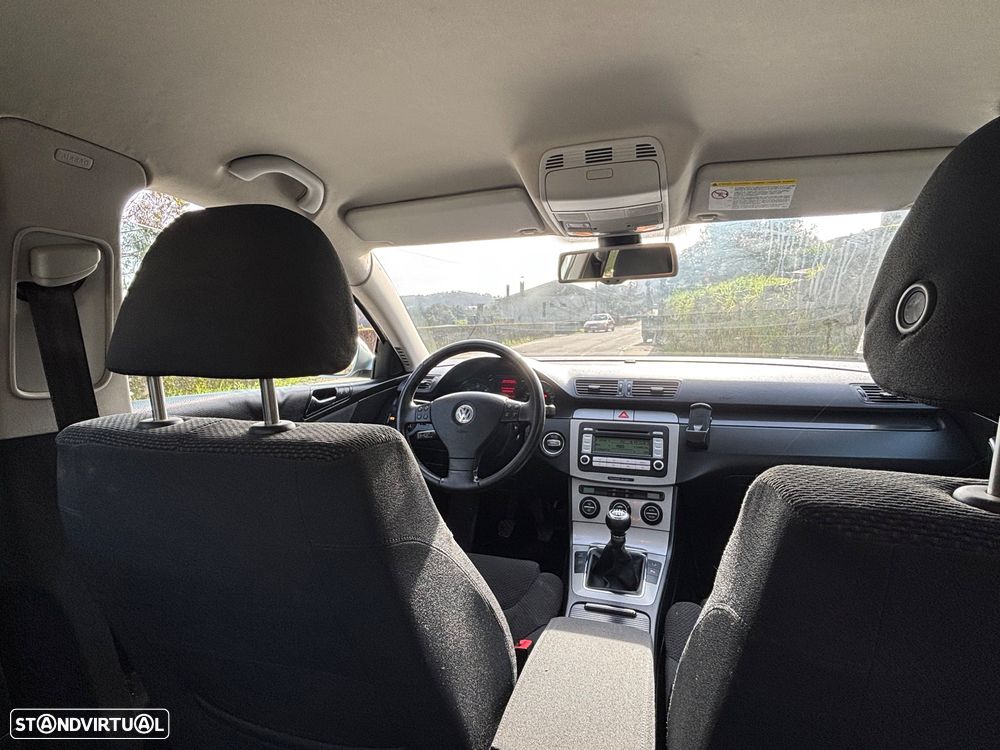 VW Passat 2.0 TDI Confortline - 19